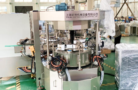 上海知名乳品企業(yè)選購軒特數(shù)控回轉(zhuǎn)式貼標(biāo)機